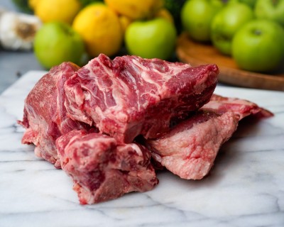 Свинина на кости охлаждённая 1 кг - купить в Кизляре